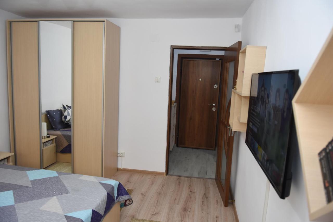 1St Apartment Nehoiu Exteriér fotografie