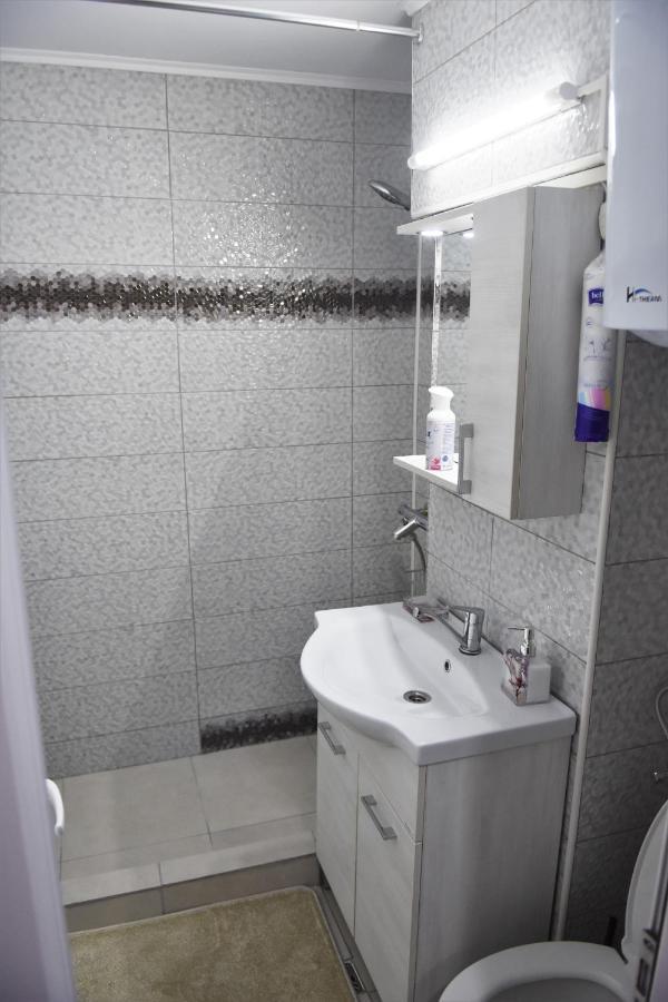 1St Apartment Nehoiu Exteriér fotografie